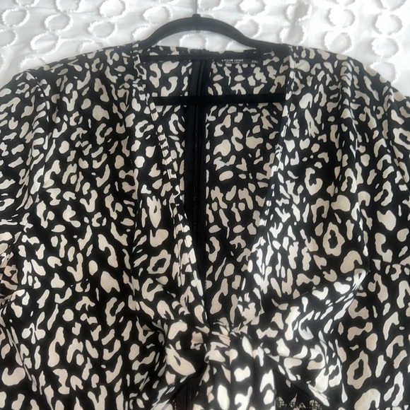 Leopard flutter slv romper - Picture 3 of 5